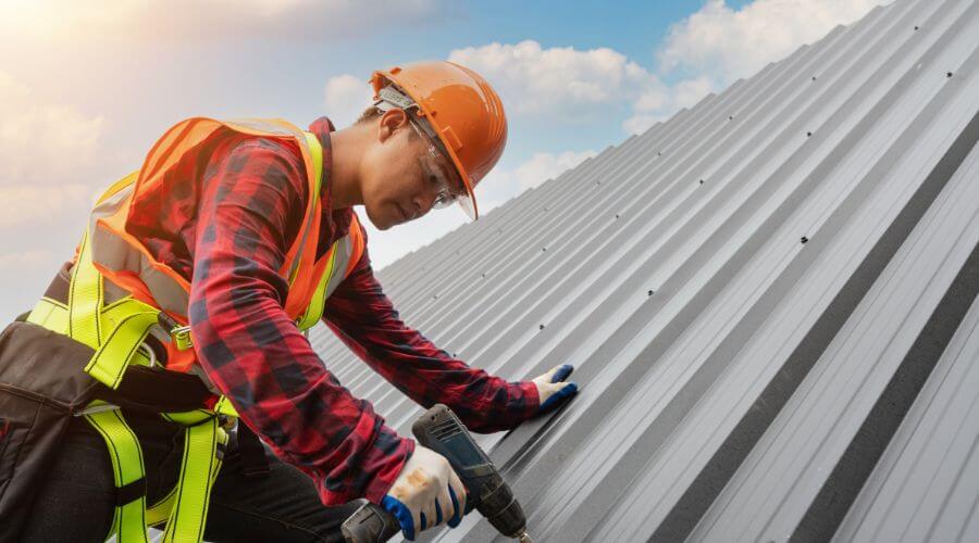 Professional gutter cleaning in Leland, IL
